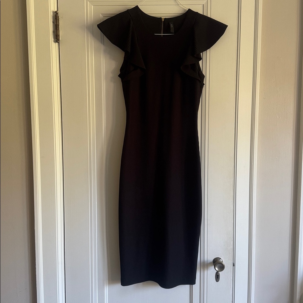 Chic Black Midi Dress with Ruffle Sleeves